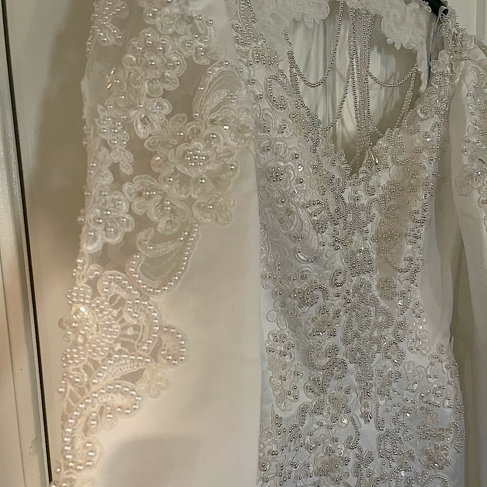 Light ivory color, optional tail to be attached not provided